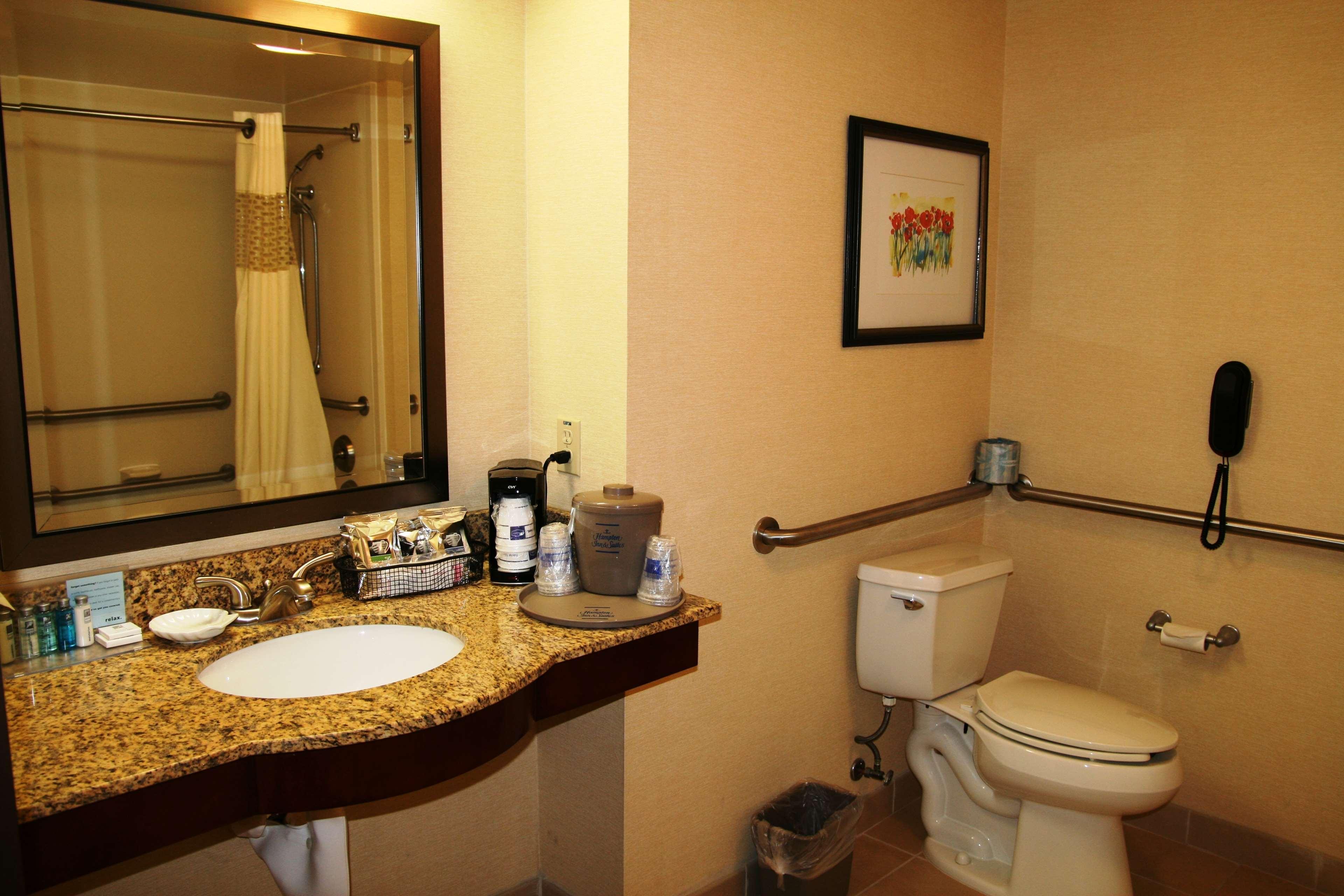Hampton Inn & Suites Lancaster Exteriör bild