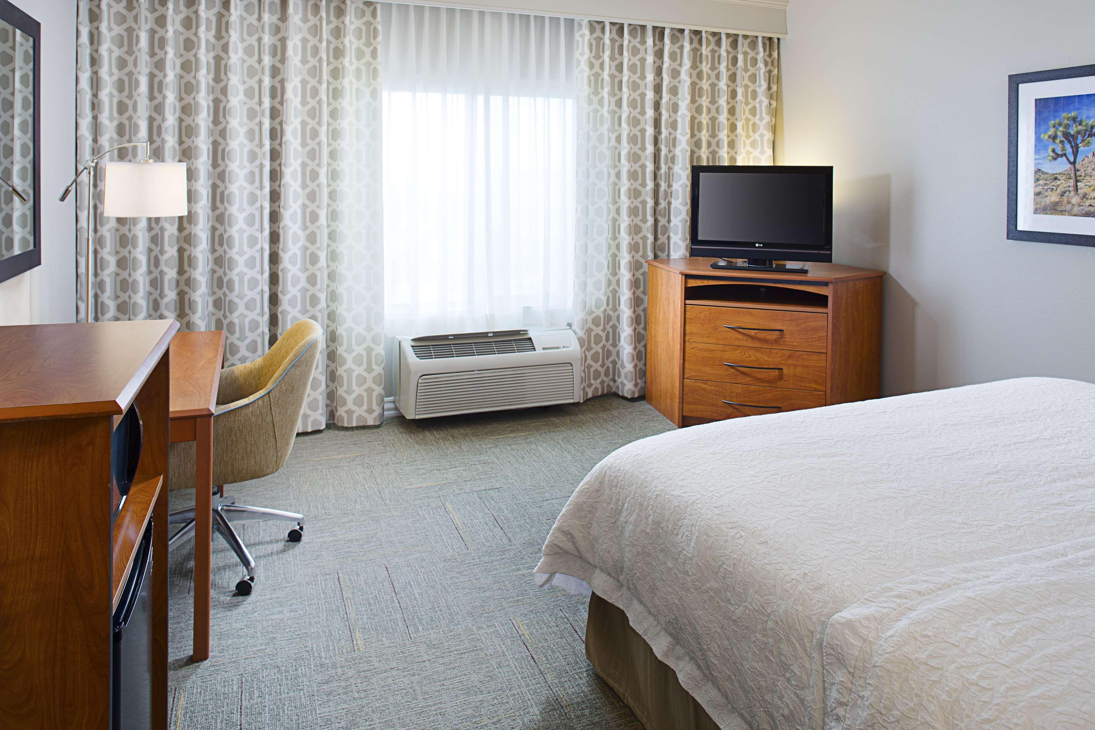 Hampton Inn & Suites Lancaster Exteriör bild