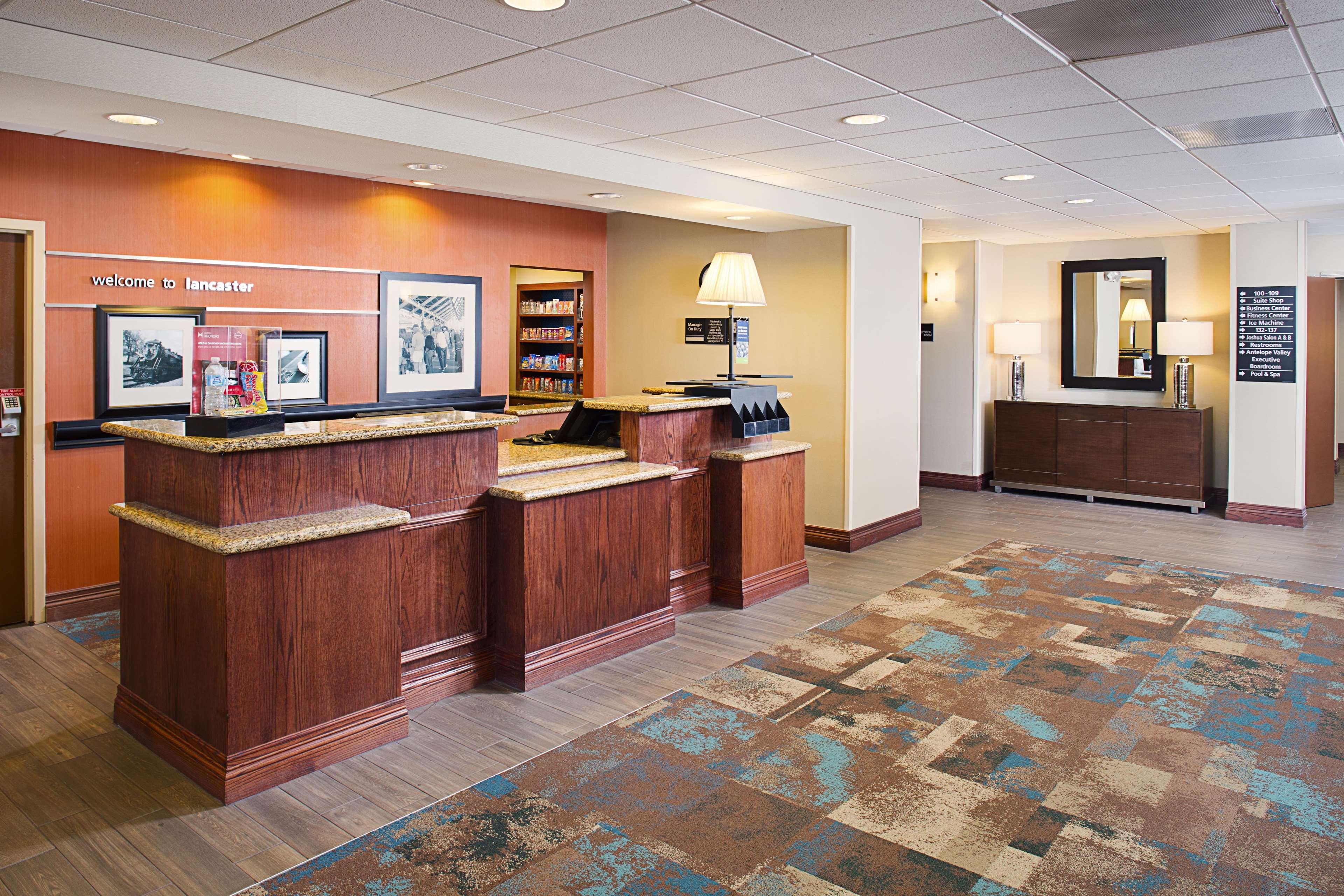 Hampton Inn & Suites Lancaster Exteriör bild